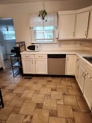 ميكروويف، فرن، موقد طهي مسطح، غسالة أطباق