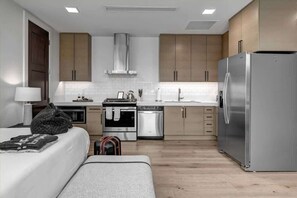 1 habitación, tabla de planchar con plancha, wifi gratis y ropa de cama 