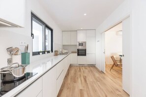 Fridge, microwave, oven, stovetop - New 2bedroom Apartment w/ Terrace & Infinity Pool (Olhos de Água)