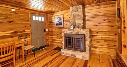 Charming cabin in scenic Statts Mills