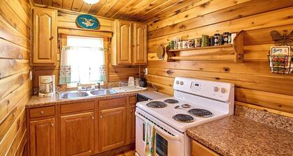 Charming cabin in scenic Statts Mills