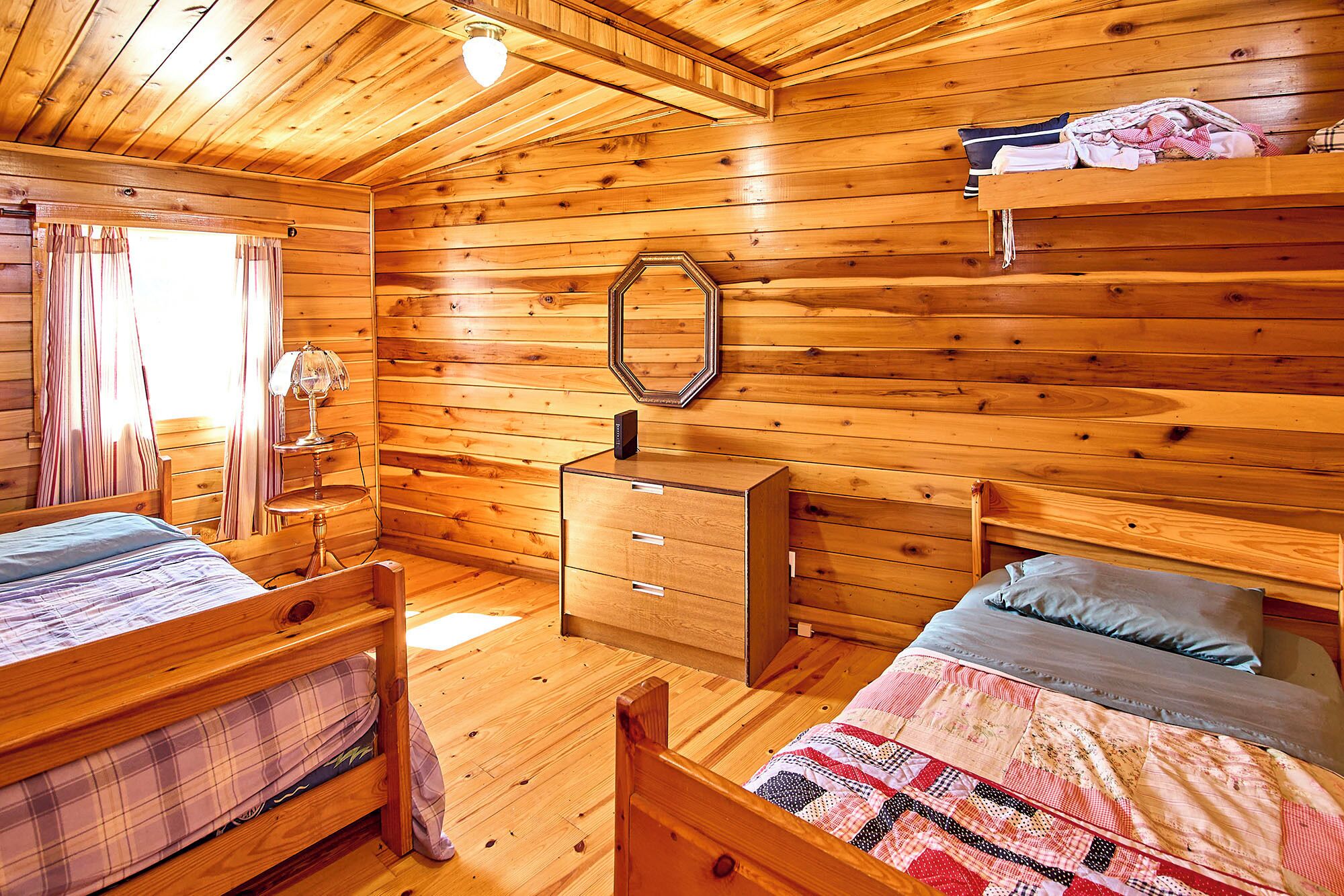 2 bedrooms, bed sheets