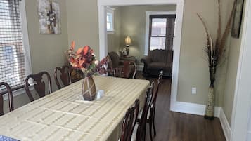 Casa familiar, no fumadores, vistas a la ciudad | Servicio de comidas en la habitación