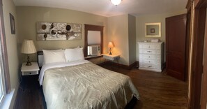 Casa familiar, para no fumadores, vista a la ciudad | Cortinas blackout, cuna de viaje, wifi gratis y ropa de cama 