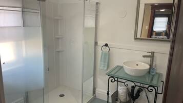 Family House, Non Smoking, City View | Bathroom