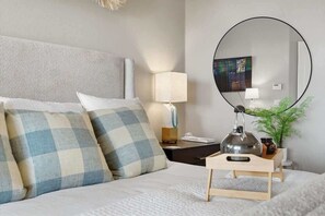 4 bedrooms, desk, iron/ironing board, travel cot