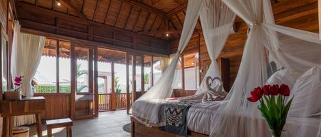 Habitación doble Confort, 1 cama King size, vista a la alberca | Escritorio, espacio para trabajar con laptop y wifi gratis