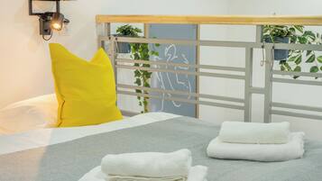 1 slaapkamer, een strijkplank/strijkijzer, gratis wifi, beddengoed