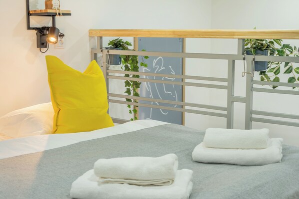 1 slaapkamer, een strijkplank/strijkijzer, gratis wifi, beddengoed