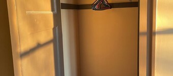 Cozy Private Room in Historic Findlay Home with Kitchen, Wifi and Free Parking