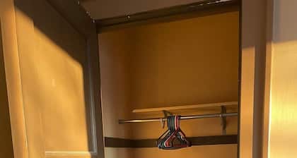 Cozy Private Room in Historic Findlay Home with Kitchen, Wifi and Free Parking