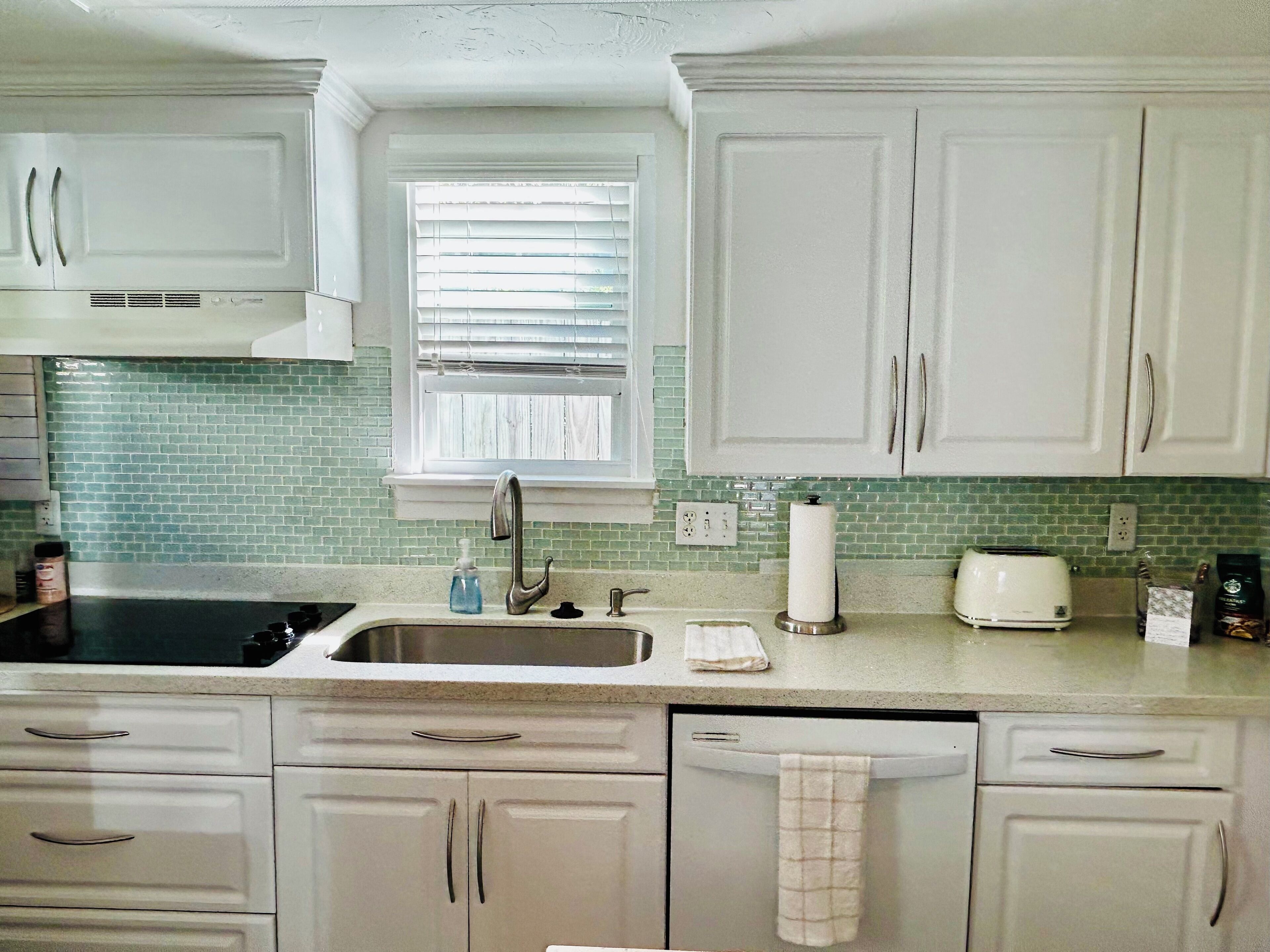 雪櫃、微波爐、焗爐、爐具