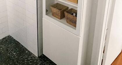 Light and Bright 1 Bed 1 Bath Cottage in Downtown Delray Beach