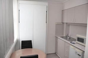 Fridge, microwave, stovetop, toaster - Accommodation Sydney | Hyde Park Standard Studio Apartment (Sydney)