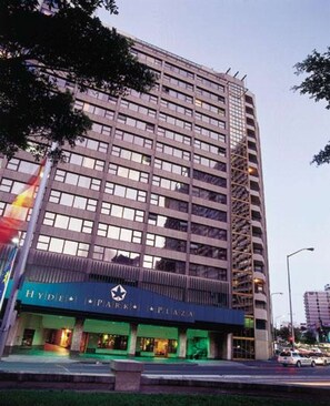 Exterior - Accommodation Sydney | Hyde Park Three-Bedroom High Floor Apartment with City View (Sydney)