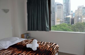 3 bedrooms, iron/ironing board, WiFi, bed sheets - Accommodation Sydney | Hyde Park Three-Bedroom High Floor Apartment with City View (Sydney)