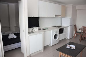 Fridge, microwave, stovetop, toaster - Accommodation Sydney | Hyde Park Three-Bedroom High Floor Apartment with City View (Sydney)