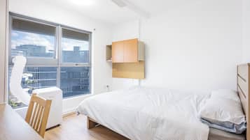 Perusstudio | Työpöytä, ilmainen Wi-Fi