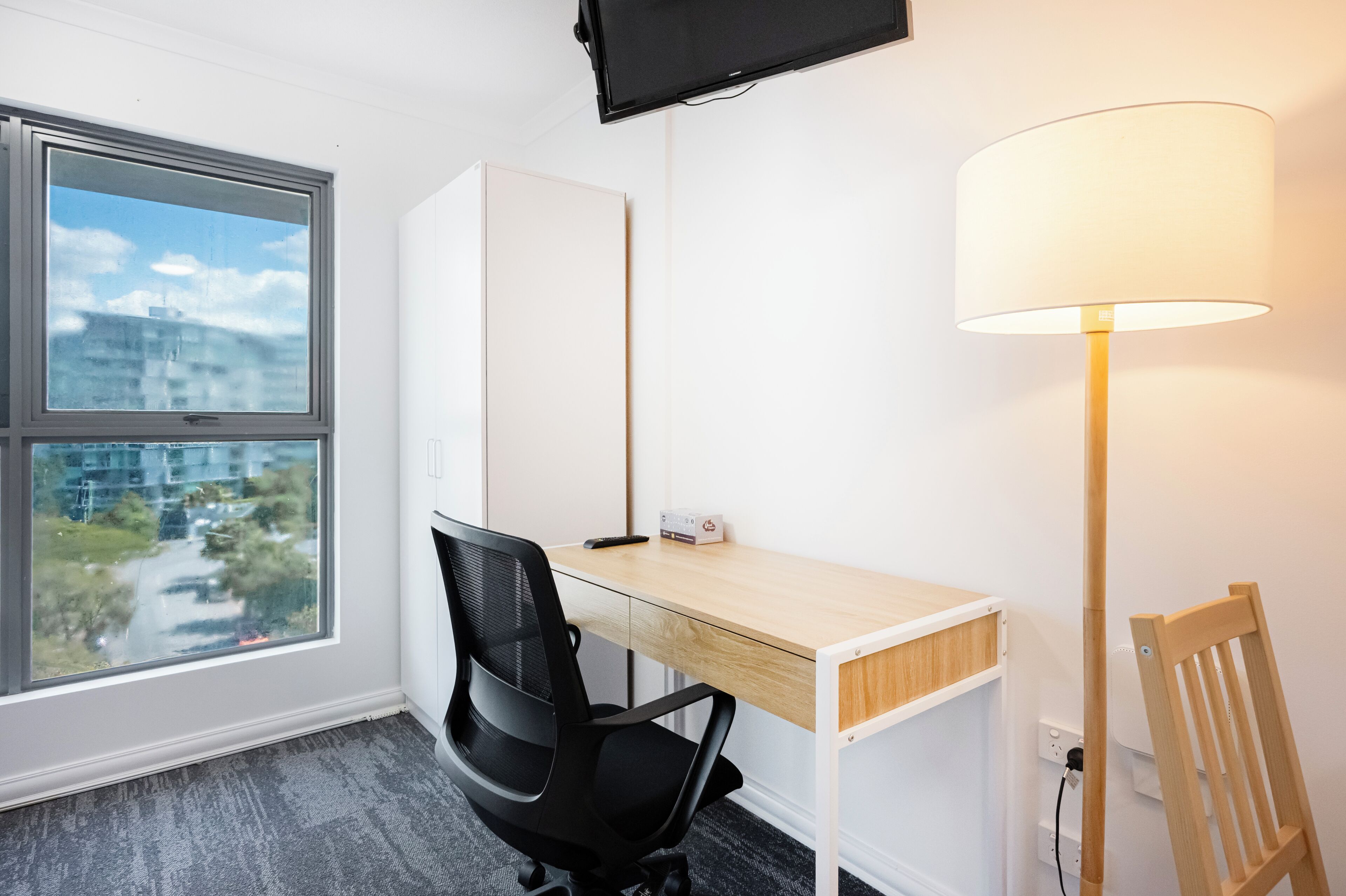 Standard Studio | Desk, free WiFi