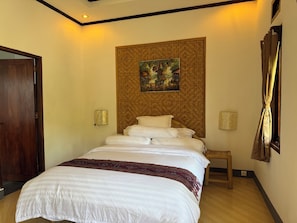 Deluxe Room, Garden View | Desk, laptop workspace, soundproofing, free WiFi - Sasak Garden HomeStay (Senggigi)