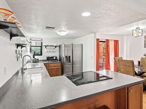 電子レンジ、オーブン、コンロ、食器洗い機