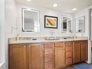 Interior - Lux gated condo in Sabino Cyn, relax, explore & create memories 4ever. Book now! (Tucson)