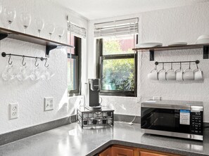 ميكروويف، فرن، موقد طهي مسطح، غسالة أطباق