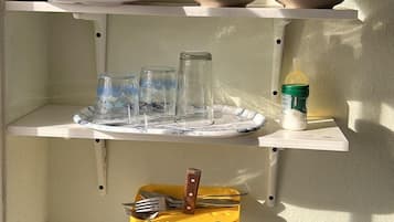 Cookware/dishes/utensils
