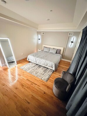 3 soverom, strykejern/-brett, internettilgang og sengetøy