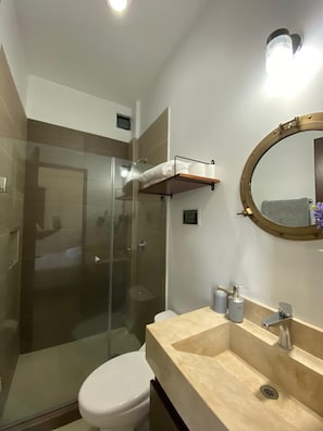 Dusche, Handtücher, Seife, Toilettenpapier