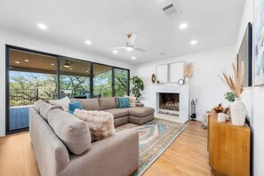 Smart-TV, Stereoanlage, Arbeitsbereiche