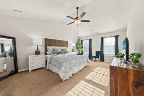 4 عدّة غرف نوم ومكتب ومكواة/لوح كي وسرير سفر