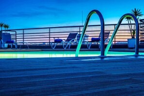 حمام سباحة خارجي