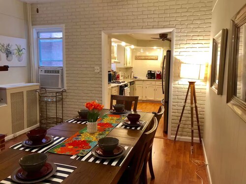 NEW ON VRBO ★ Fed Hill★Family★ 3BR 2BA★2 Parkings★Full Kitch★Walk score 92