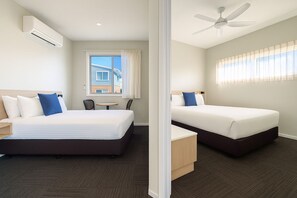 Cortinas blackout y sistema de insonorización 