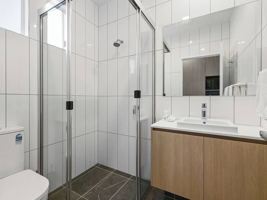 Basic Studio | Bathroom | Hair dryer, towels, soap, shampoo