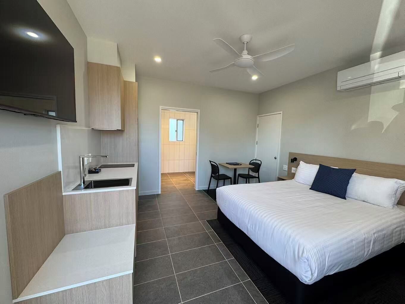 Studio | Verduisterende gordijnen, geluiddichte muren