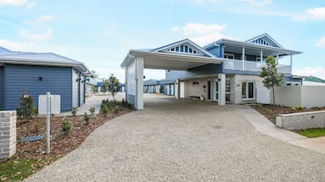 Fachada de la propiedad