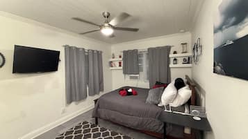 1 bedroom, desk, iron/ironing board, free WiFi