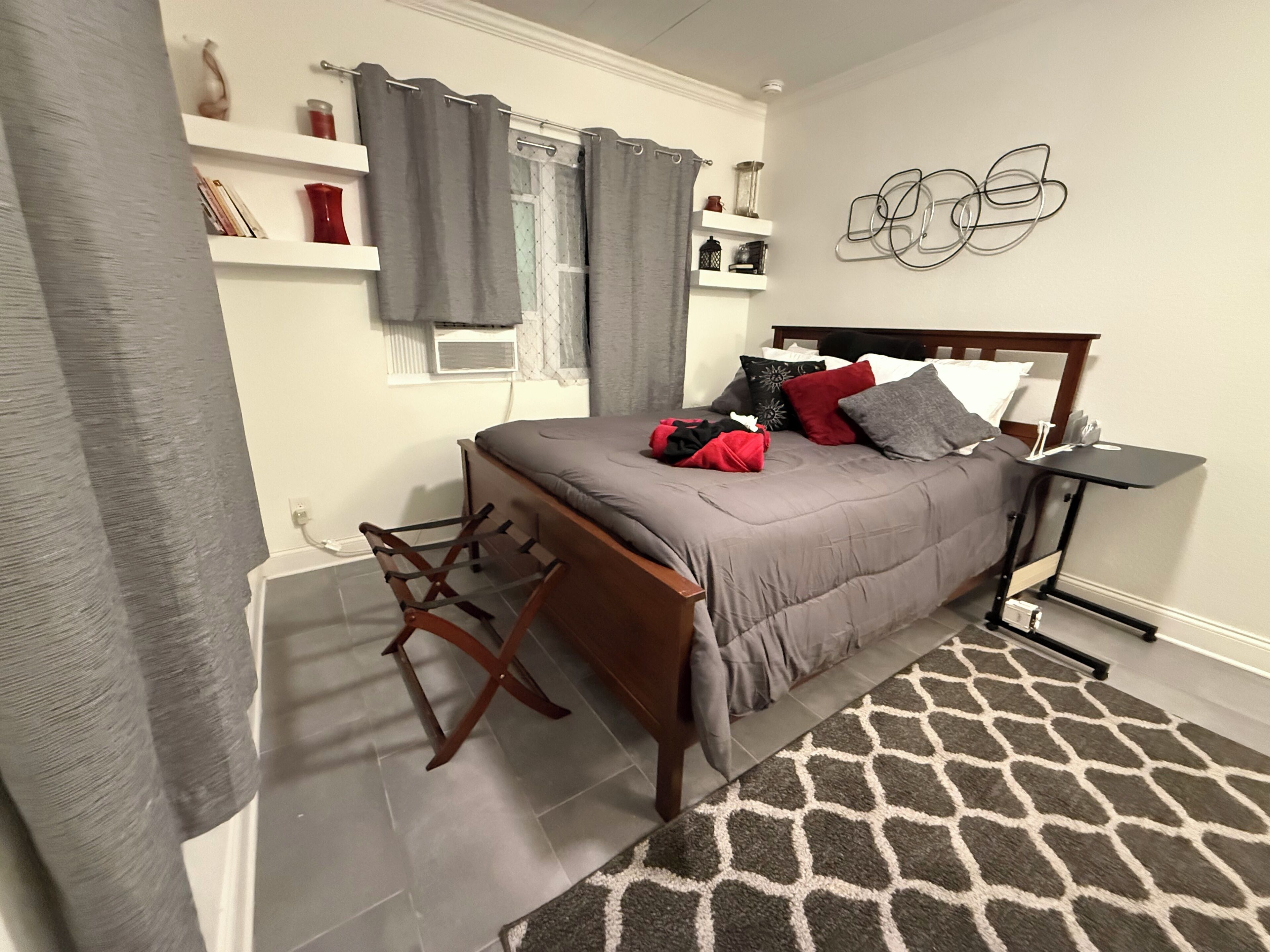 1 chambre, bureau, fer et planche à repasser, Wi-Fi gratuit