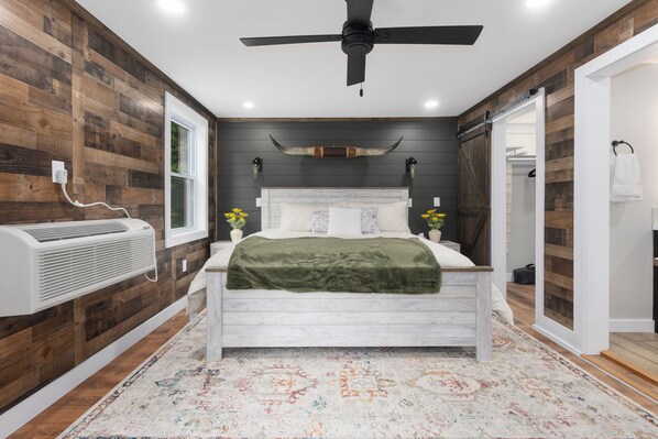 4 habitaciones, tabla de planchar con plancha, wifi y ropa de cama 