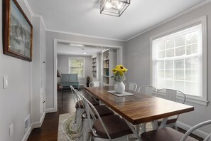 Dining - Spacious 4-bedroom house, easy access to EVERYTHING, arcade room (Merriam)
