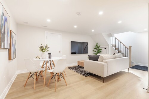 Newly Renovated 2-bedroom Lower Level Suite