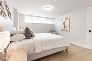 2 عدّة غرف نوم ومكواة/لوح كي وواي فاي مجانًا وملاءات أسرّة