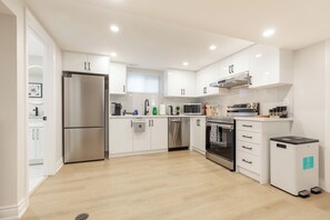 ثلا�جة، ميكروويف، فرن، موقد طهي مسطح