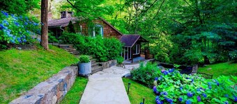 Riverfront Cottage-Heated Pool-Hot Tub-Fireplace 35minutes from New York City