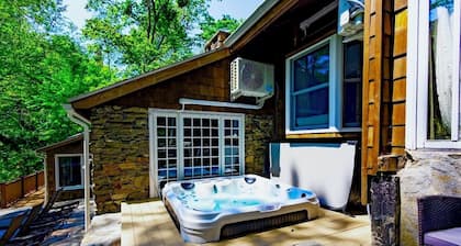 Riverfront Cottage-Heated Pool-Hot Tub-Fireplace 35minutes from New York City