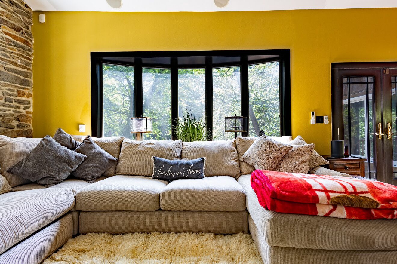 Smart TV, fireplace, stereo, computer monitors