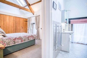 2 dormitorios, tabla de planchar con plancha, wifi y ropa de cama