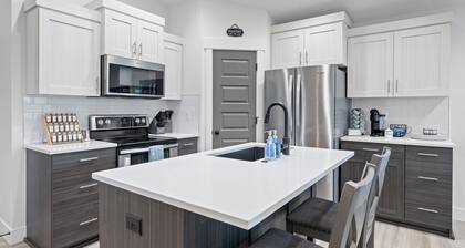 Beautiful & Spacious 3BR Retreat | Clean, Quiet, Sleeps 8
